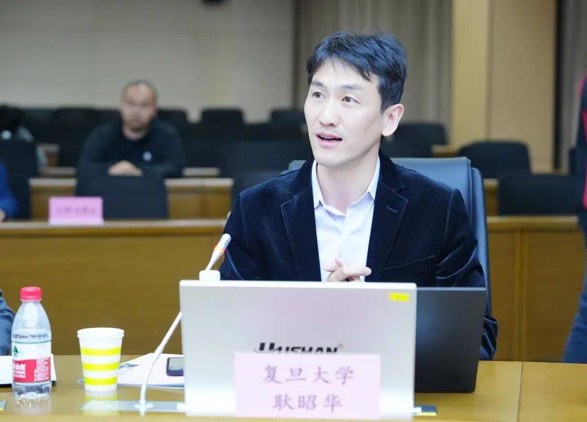 忻州一中应邀参加复旦大学与山西重点中学校长研讨会,并签署联合共建