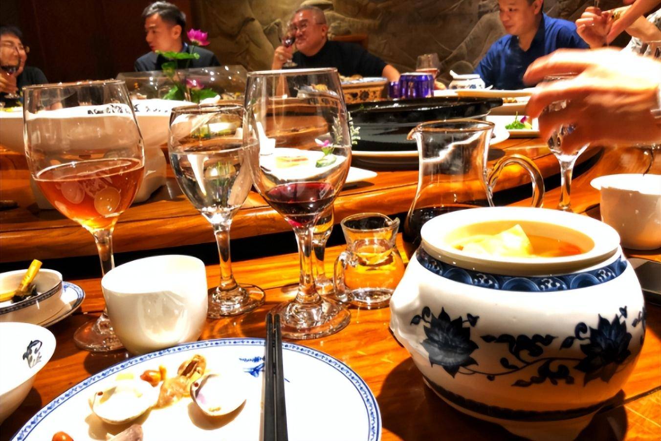 据说在山东,正式酒宴上,飞天茅台都拿不出手,这事是真的吗?