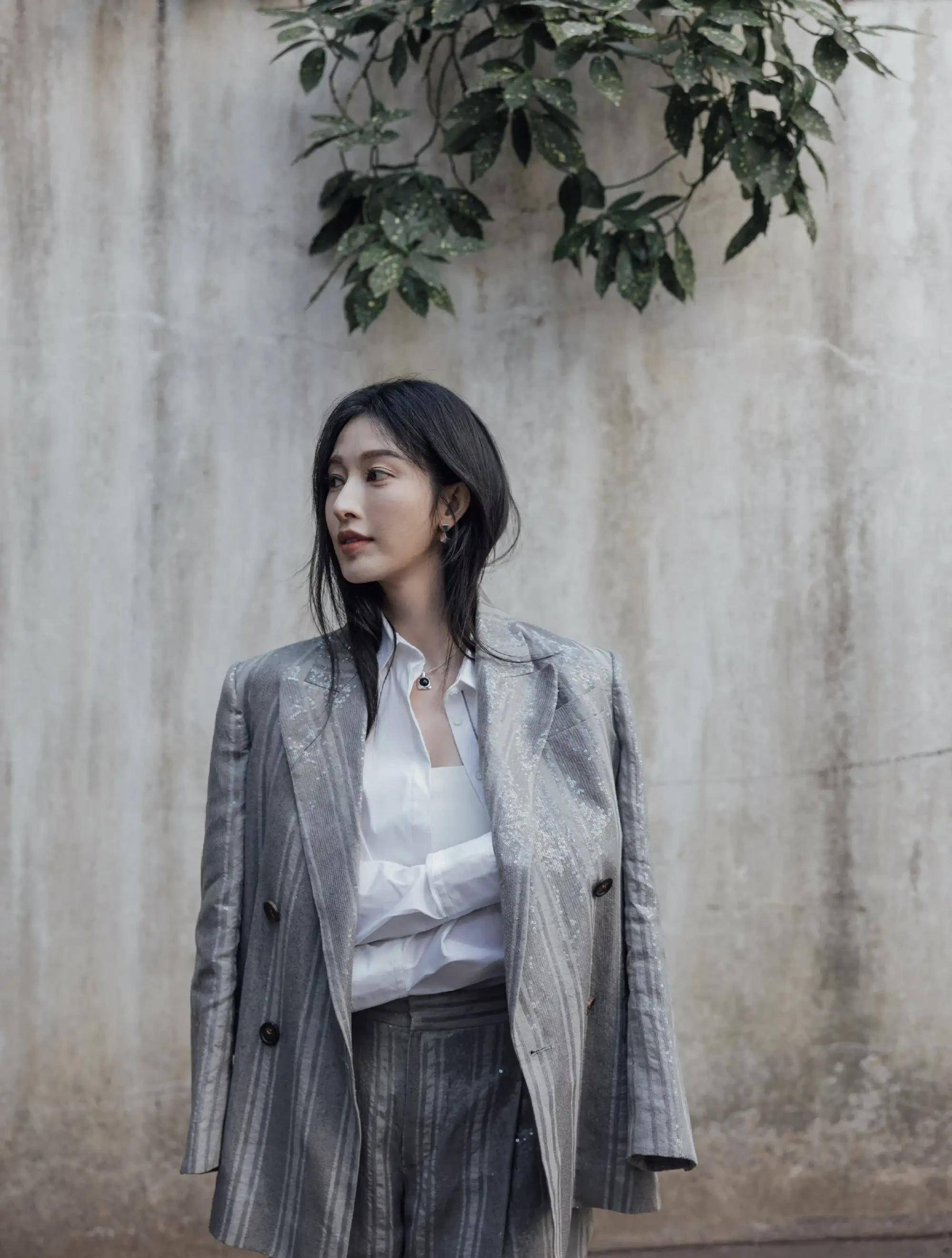 张俪妖娆妩媚"大尺度"火辣性感,天生丽质难自弃_身材_演技_演艺圈