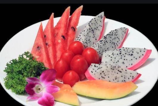 心理测试:四种水果拼盘,你喜欢哪一种?下个月你会好运吗?