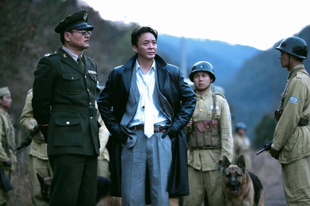 《末路》里的郑蕴侠;《风云年代》里的曾光希.