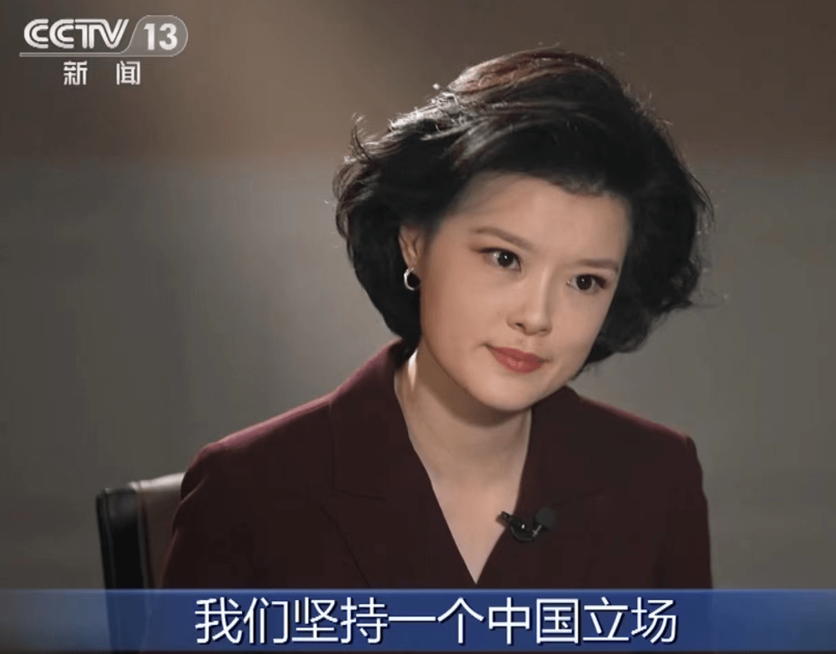 东方时空女主持人邹韵图片