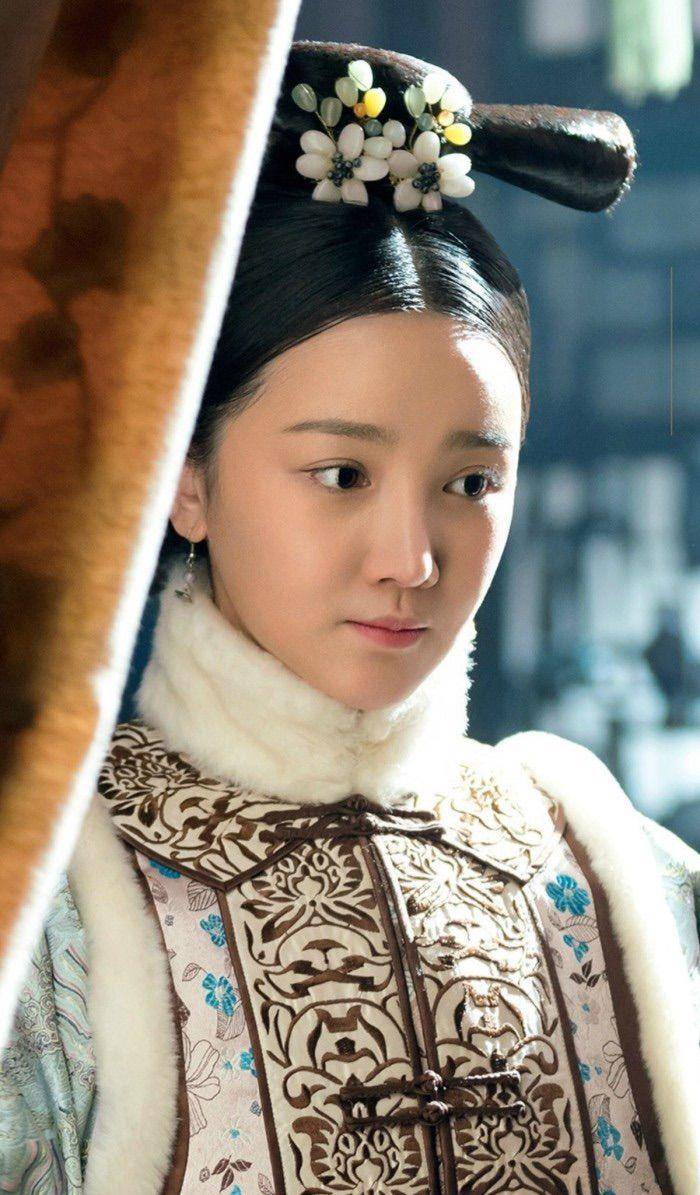 和惢心都是如懿身边的大宫女,阿箬仗着自己陪嫁的身份,日常欺辱惢心