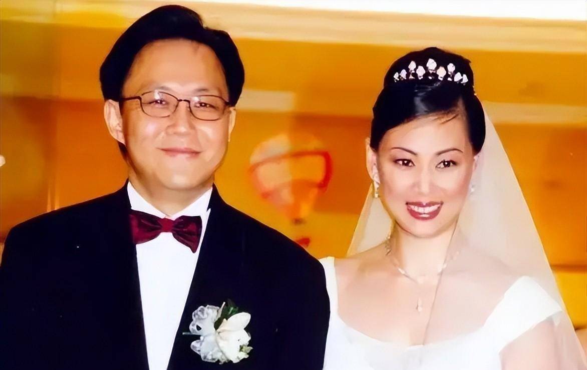 王馨平30天内痛失父亲王羽和舅舅曾江,今又被曝确诊,她的命真苦