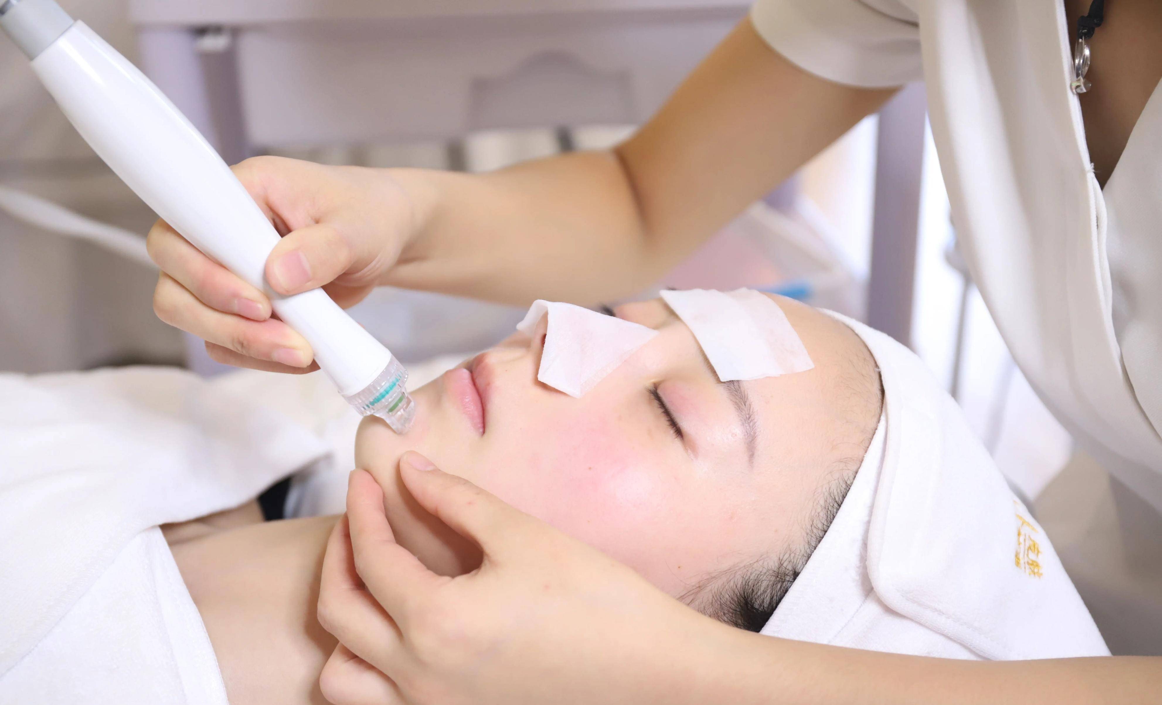 解锁冬天护肤新姿势,水光焕肤透亮白_皮肤_护肤品_电影