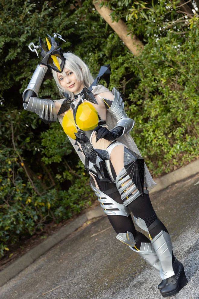 新奥特曼杰顿娘cosplay,银灰色的条纹长袜,确实很有特色_coser_造型