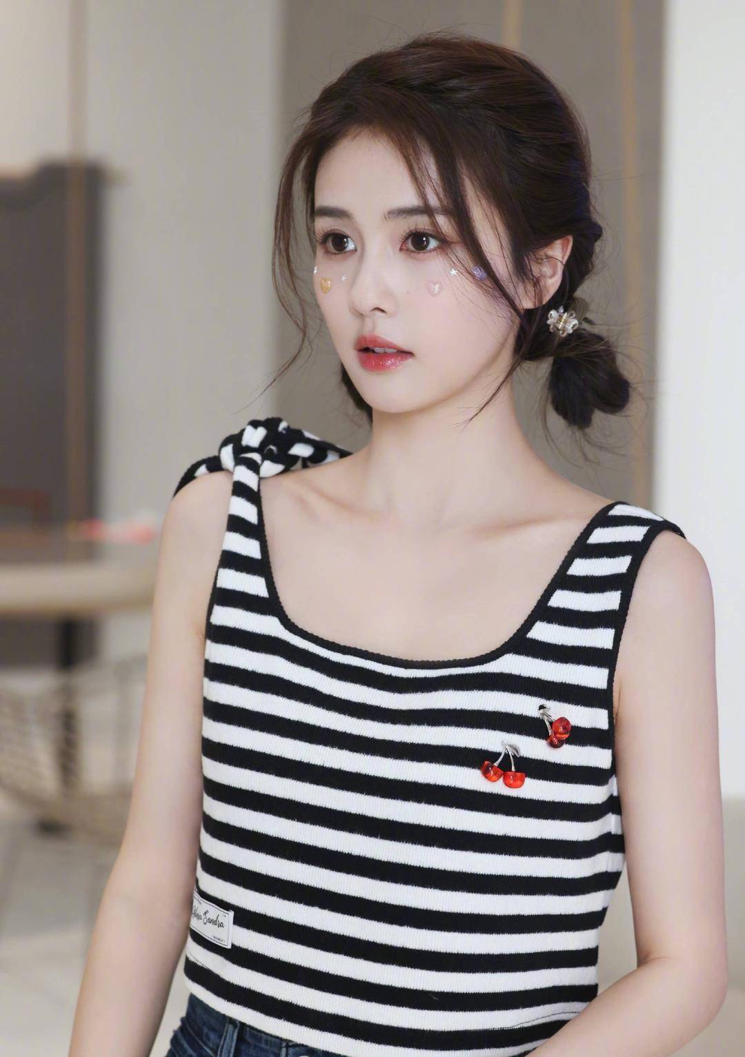 白鹿从追星女孩，成长为一名网红，再到一名知名女演员_搜狐网