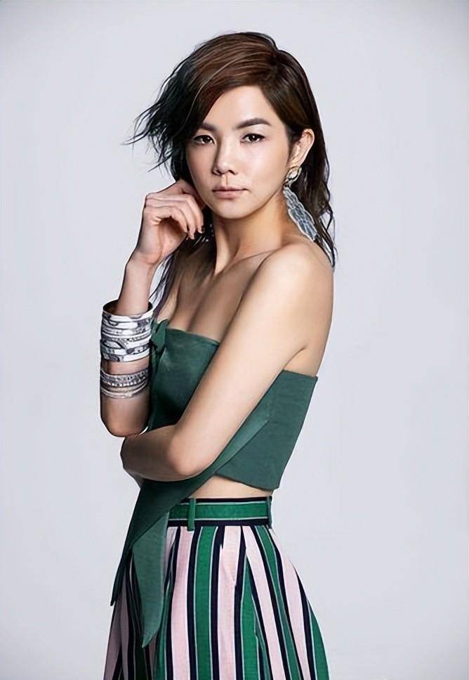 内娱活人!ella谈男女之事尺度好大,网友:虽然说得很隐晦但秒懂_selina