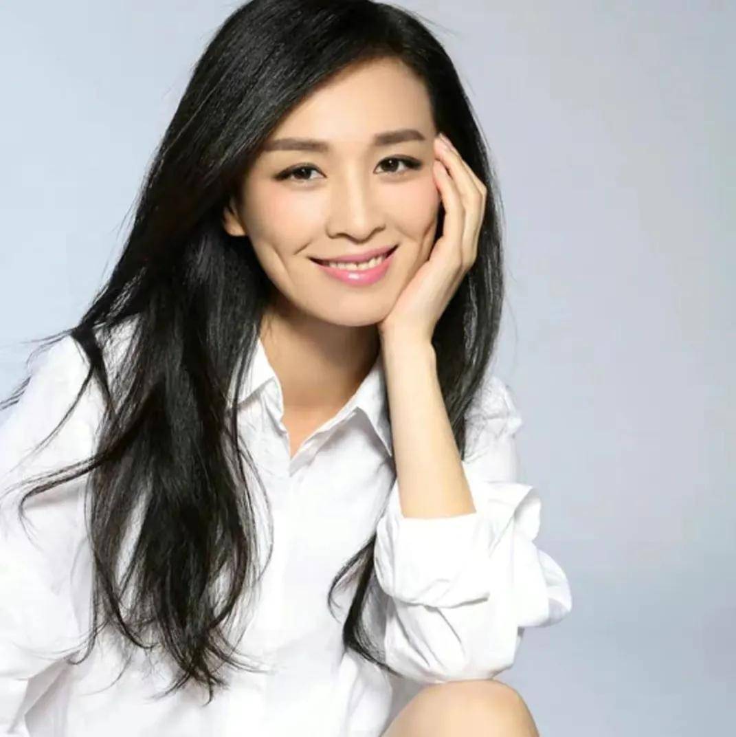 "酒窝美女"张庭是怎么从当红女星走到现在的,被人多次提醒不改_时候