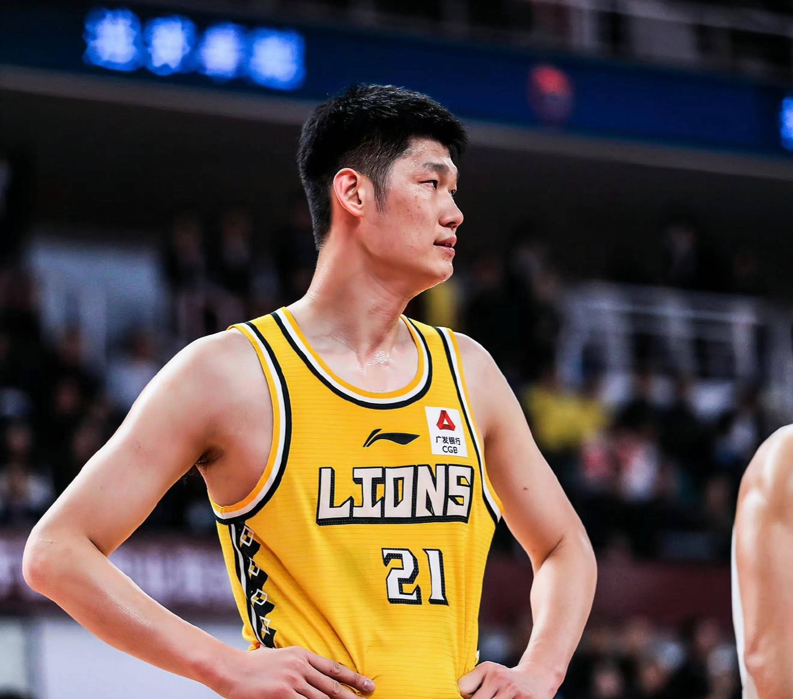 男篮乔帅再获4将,双塔闪耀赛场,主控大号两双,神射手迎来爆发_胡金秋