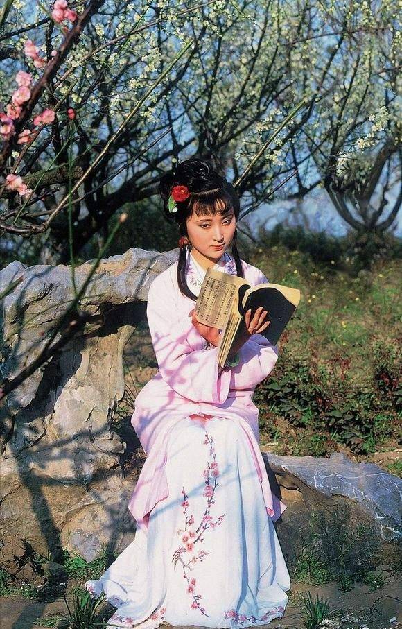 林黛玉到女强人,从出家到患病,身价上亿的陈晓旭为何选择去世_红楼梦