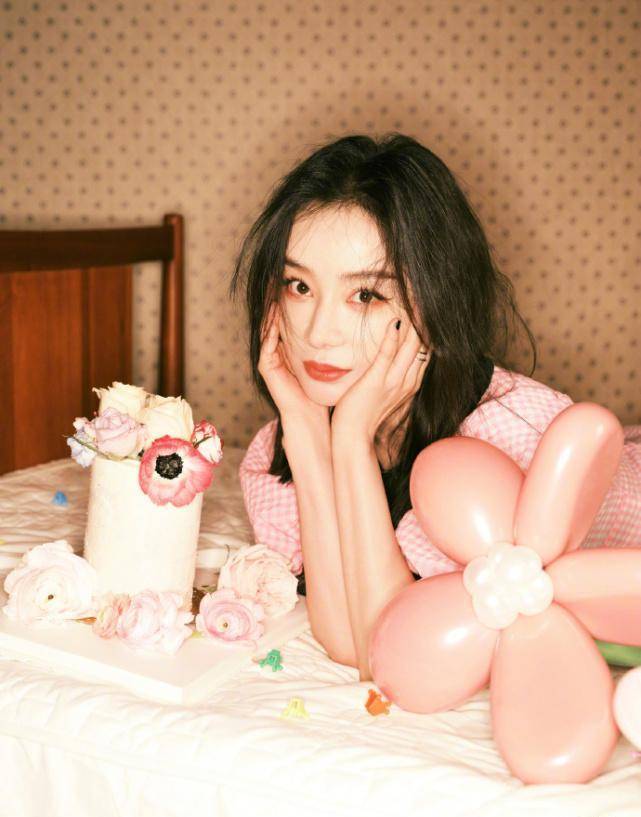 袁姗姗36岁生日晒美照,粉色连衣裙秀纤细美腿,笑容甜美如初恋_祝福