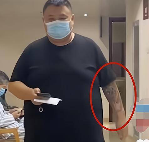 孙越是受泡泡龙警醒才减肥的?独自去医院做手术,花臂太抢镜!