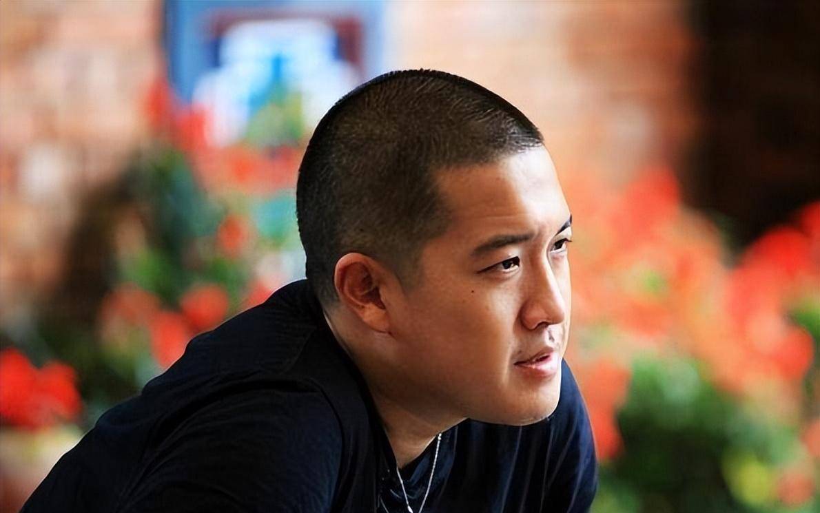 不修边幅似流浪汉,梳大背头像小老头子_张博宇_视频_母亲