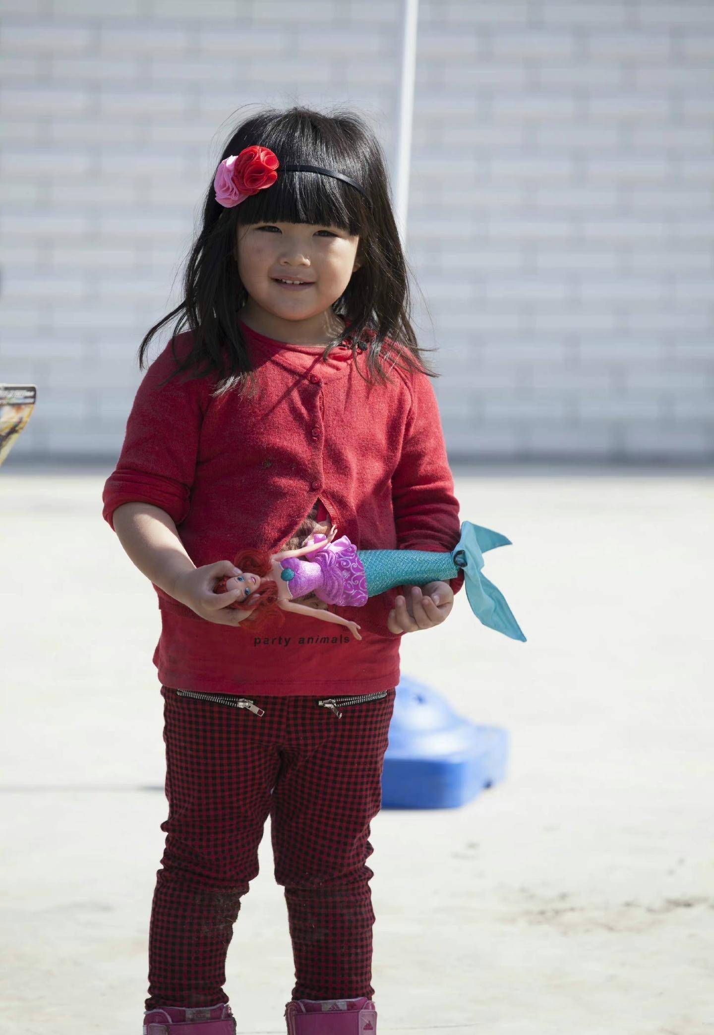 李湘为女儿庆13岁生日!王诗龄戴镶钻礼帽好贵气,又瘦又美似公主