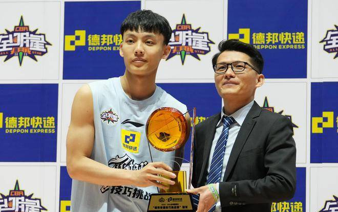 篮协官宣徐杰新职务,离开广东亮相岗位,朱芳雨送祝福_品牌_球迷_年薪