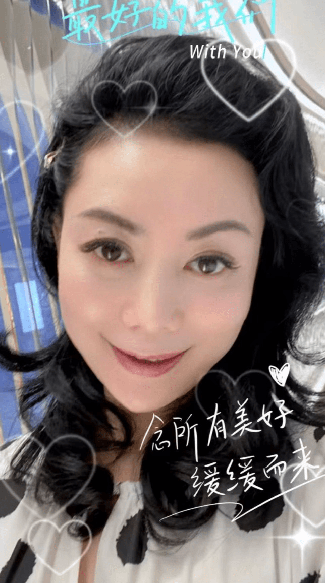朱军老婆谭梅晒夫妻合照,59岁朱军老态明显,与妻子同框犹如父女_工作