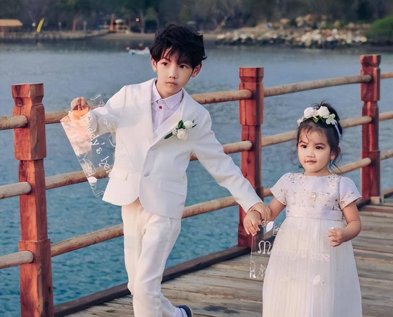 演员王黎雯:为杨烁放弃事业,婚后生一儿一女,一家四口幸福甜蜜_女孩