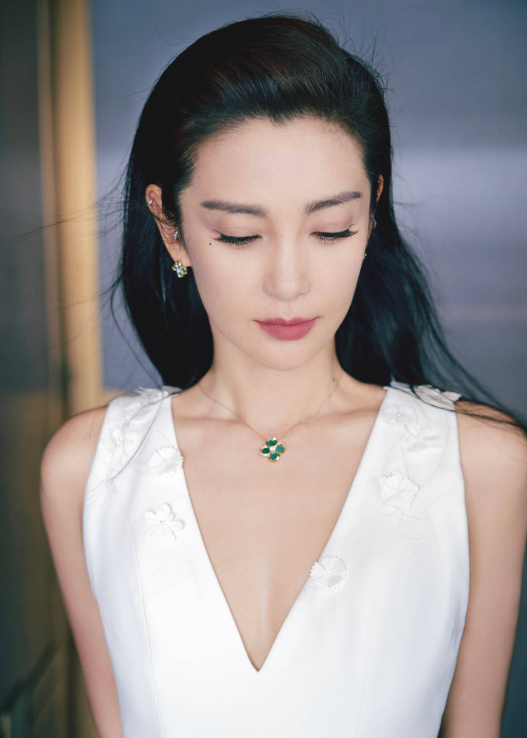 李冰冰新写真照,化一抹纯白为裙,美若天仙,气质绝了_留言_大气_首饰