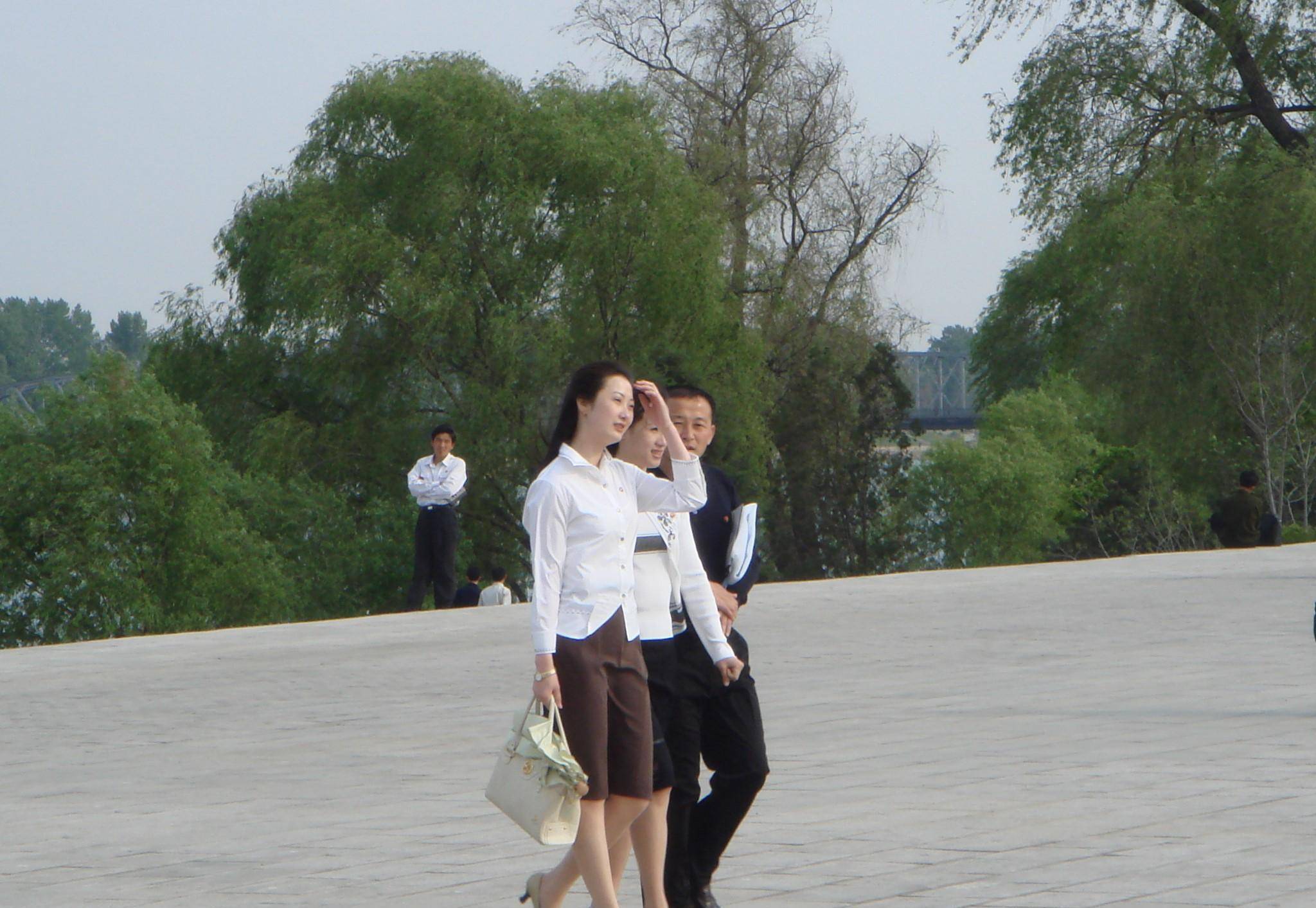 新时代的朝鲜女性,为什么带给游客一种视觉上的冲击力_姑娘_平壤_因为