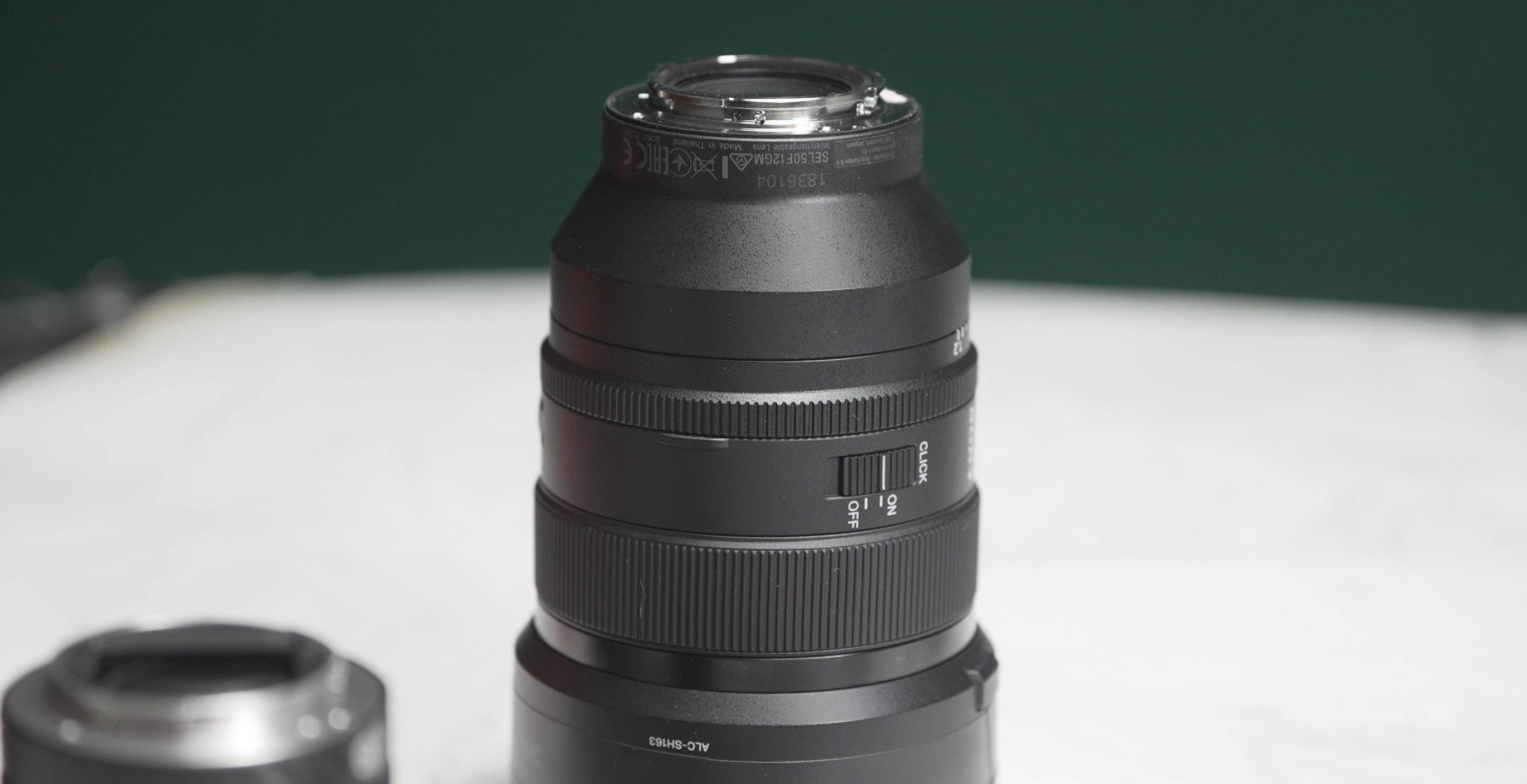 最典型就是它拍人的成功率几乎100%,另外拉风箱的情况在配合原厂镜头