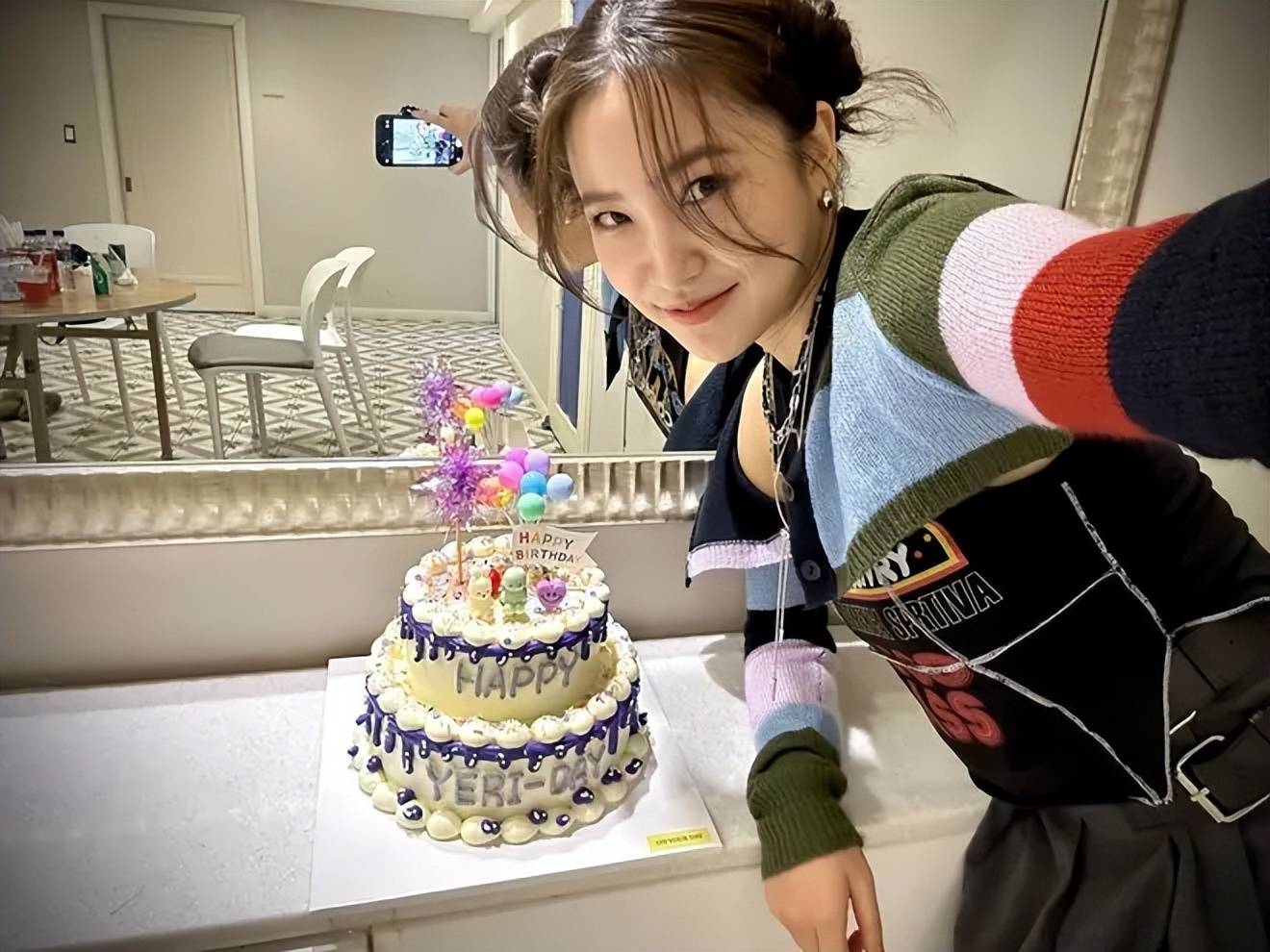 red velvet 和她们的粉丝们一起享受了一场令人印象深刻的生日派对