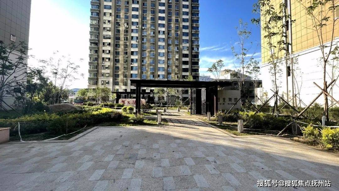 对于懂得生活的汤原人来说,阳光河畔便是升级居住体验,提升生活品质的