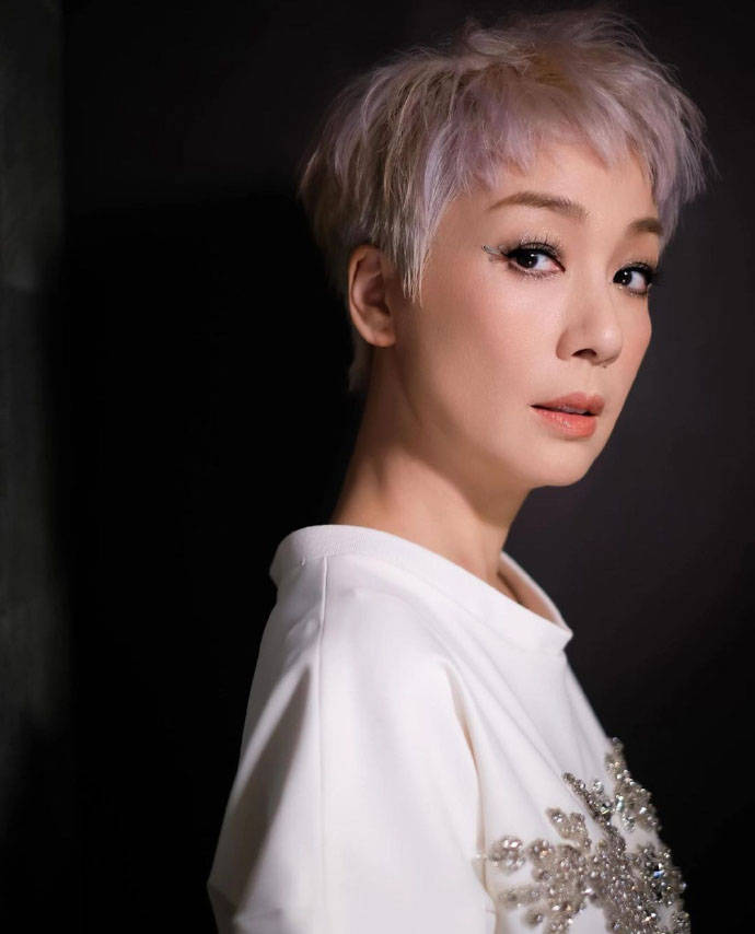 2009年,江美仪离开亚视转投tvb,但一直保持低调.