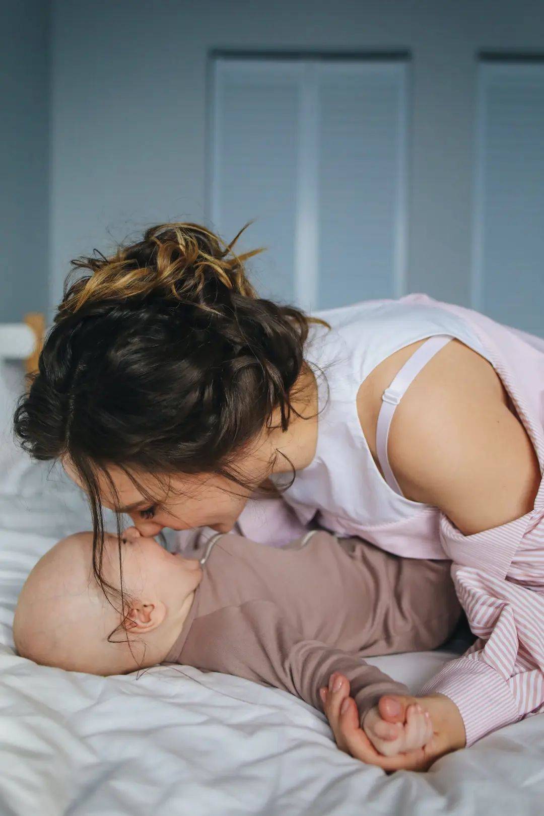 但是遇到母乳不足宝妈们偶尔感冒服药等特殊情况可以用婴幼儿配方