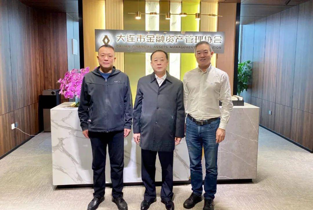 图|高少祥秘书长,王国斌董事长,刘毅会长(从左至右)王国斌董事长介绍