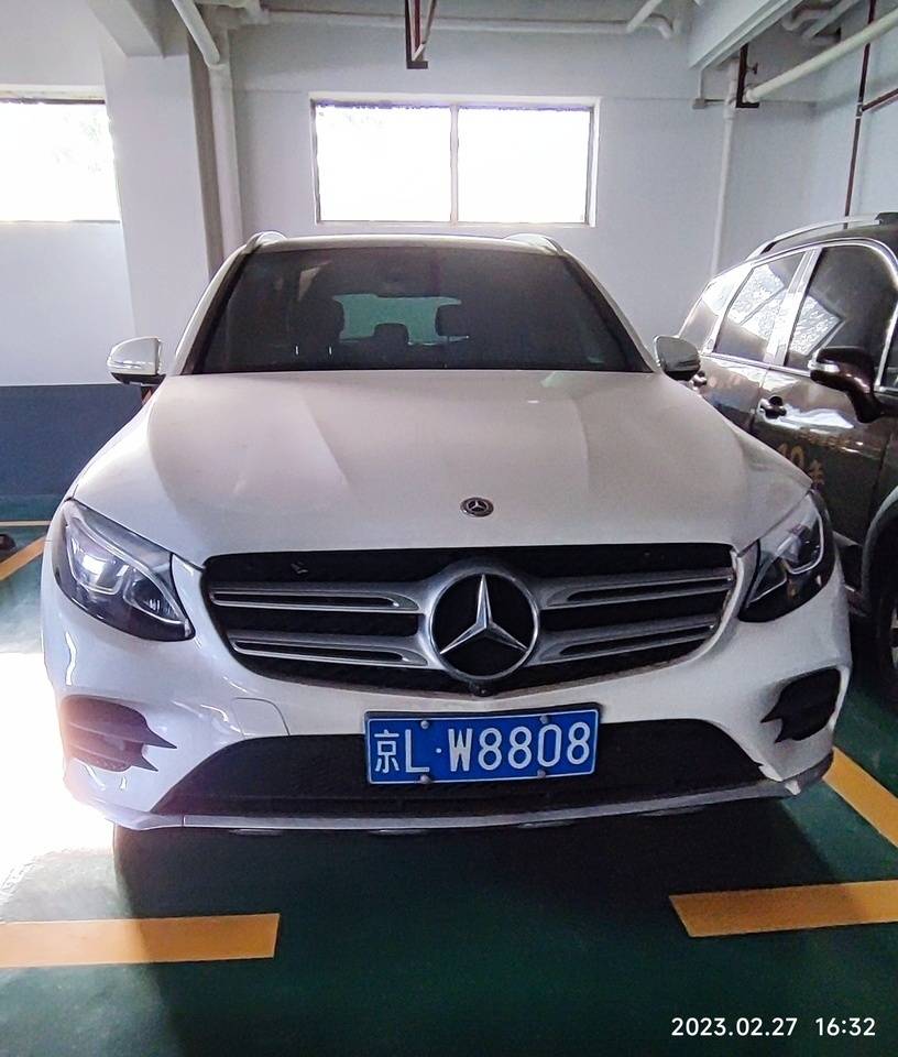 湖南省株洲市一辆梅赛德斯奔驰小型汽车将以20万起拍,车牌为京lw8808