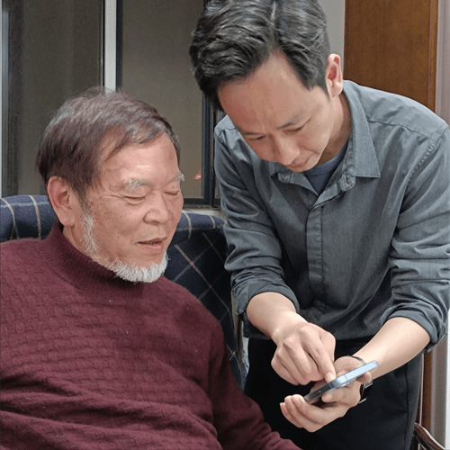 著名花鸟画家何水法老师,张伟革老师带领学生写生牡丹与创作_艺术