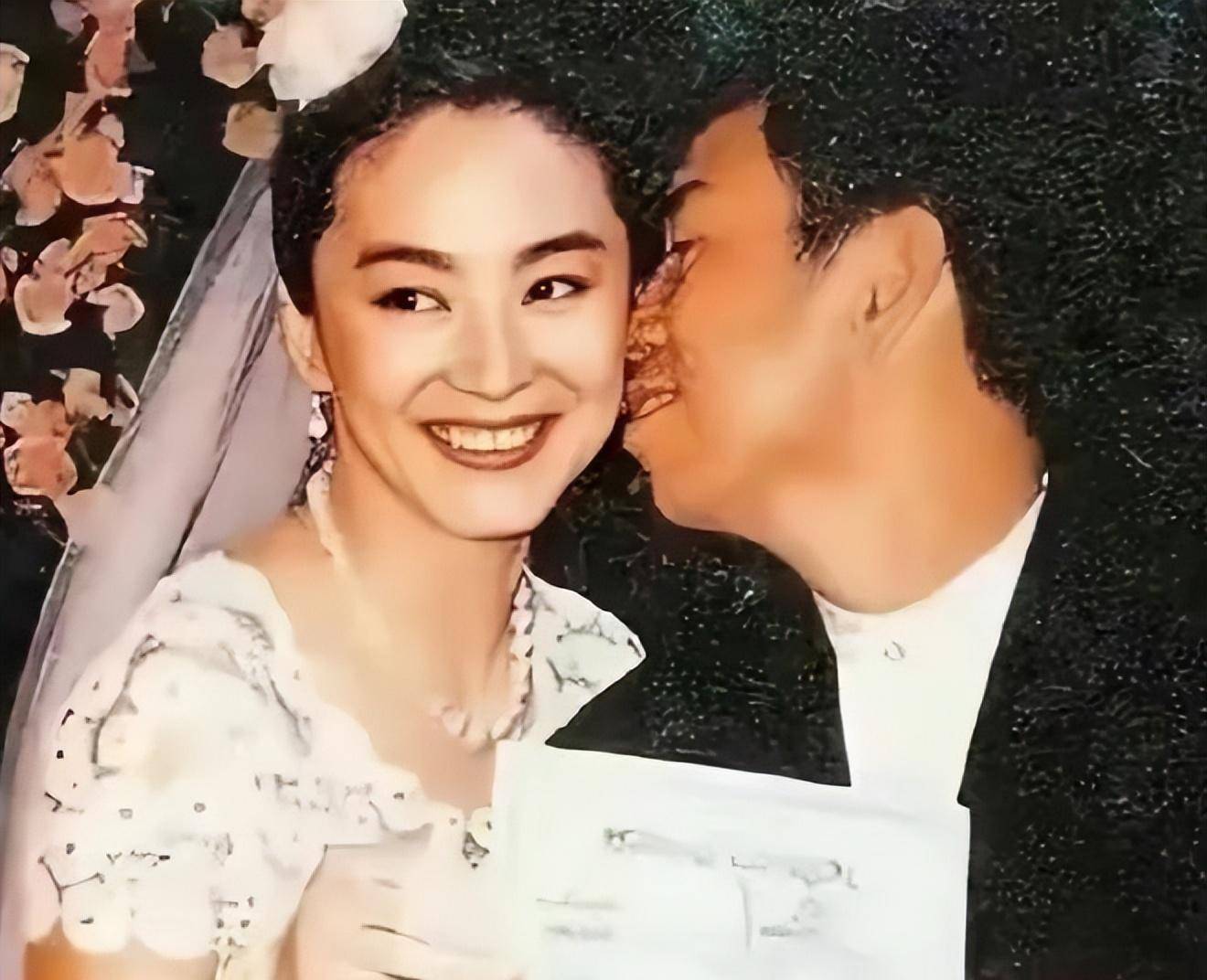 这么多年一直被曝和老公感情不和,邢李10更是不停的被传出绯闻,包养