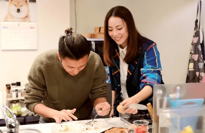 "金牌经纪人"霍汶希的传奇人生_因为_广告_叶崇仁