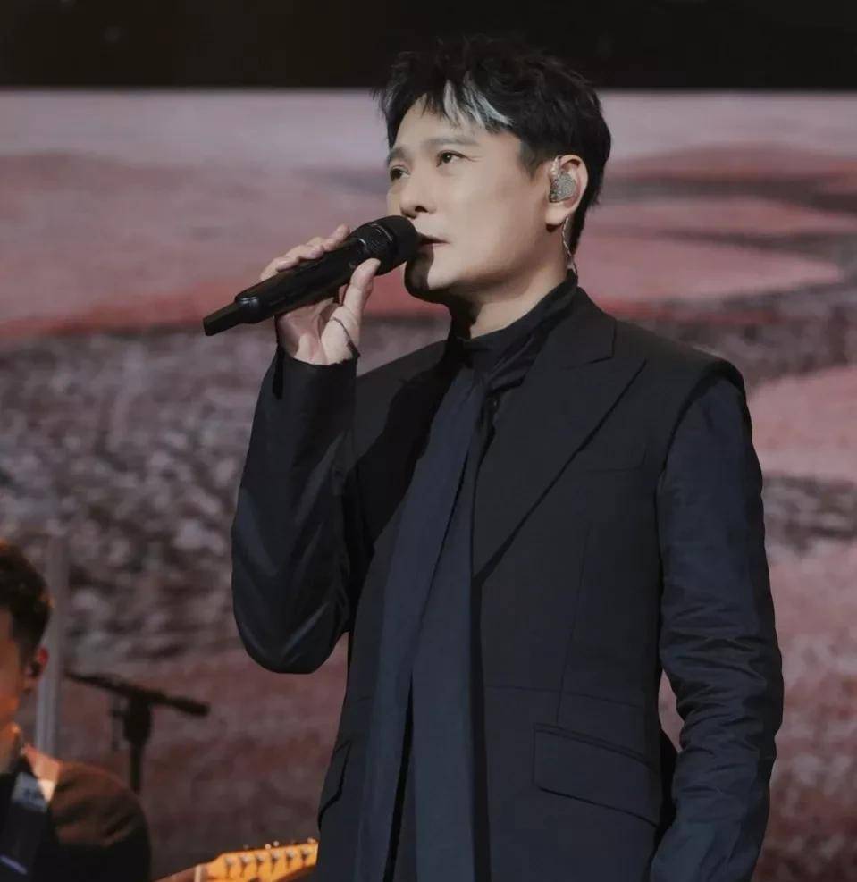 「乐评」痴心绝对-张信哲《爱如潮水》_李宗盛_自已_故事