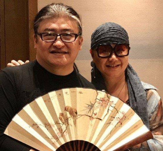刘欢与老婆近照,夫妻长得越来越像,妻子曾是湖南主持人_卢璐_乐坛
