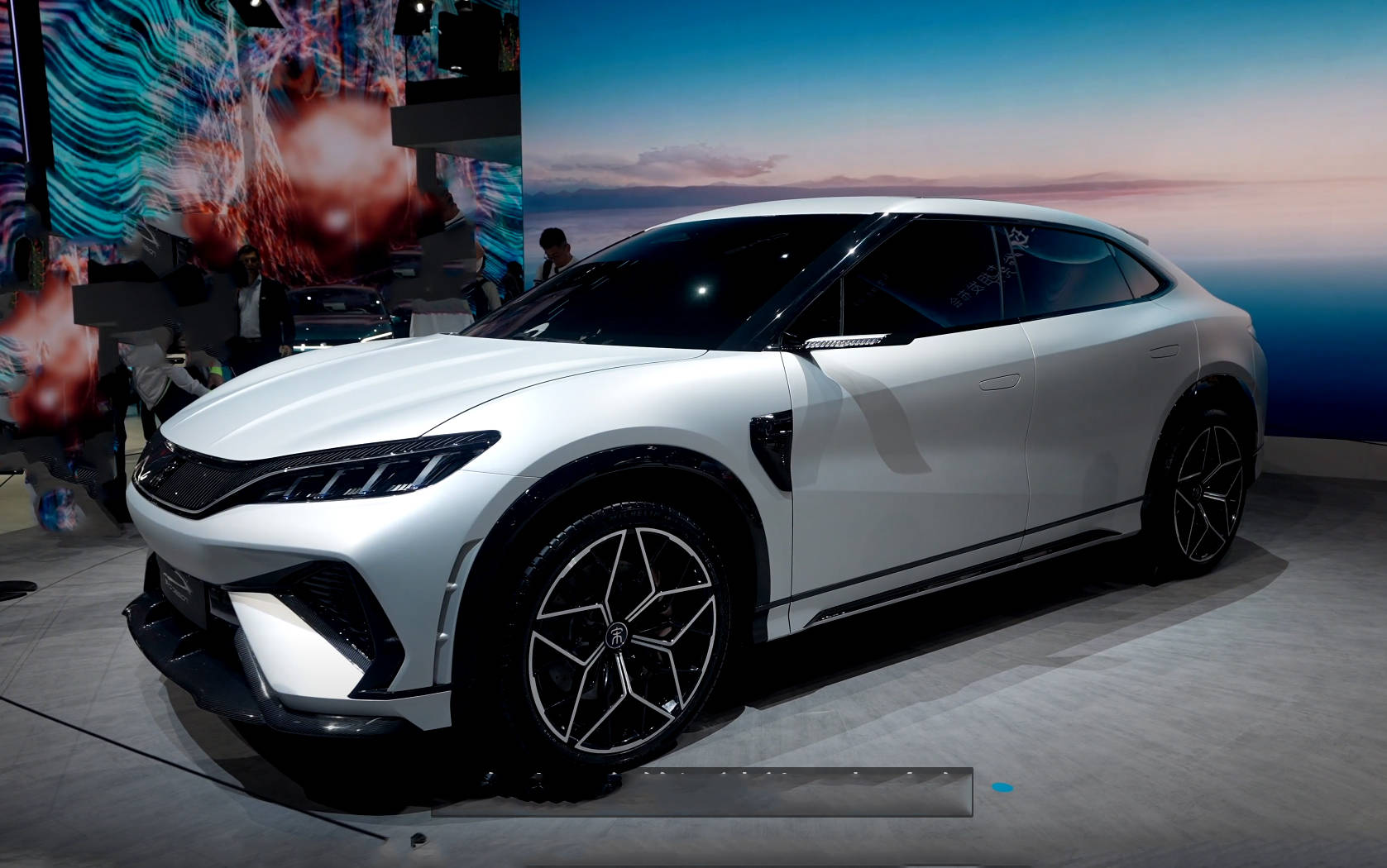 外媒:比亚迪宋l看起来像带有保时捷车尾的起亚ev6 将和特斯拉model y