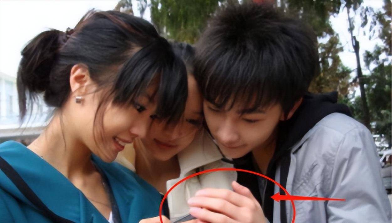 "初恋男友"杨洋:因《红楼梦》与李沁相恋,为何年过30仍单身?