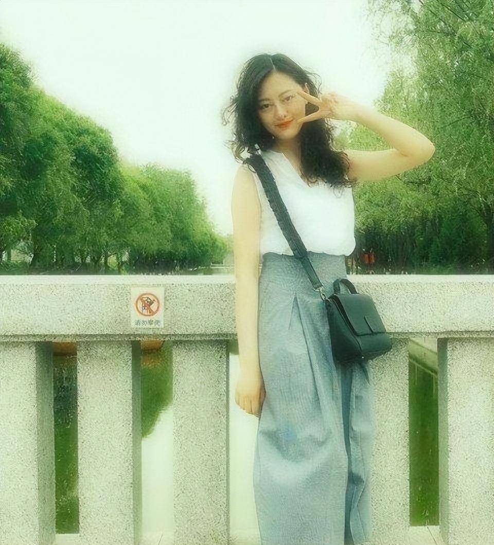 妻子结婚40年无绯闻,恩爱如初,如今女儿成为他的骄傲_苗苗_方沉_杜宪