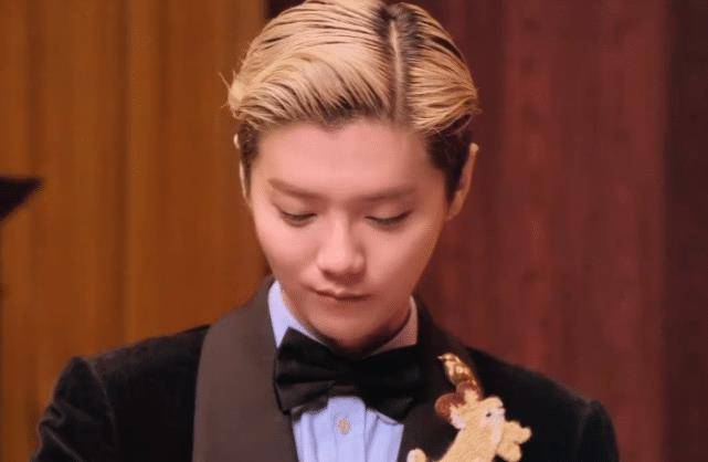 鹿晗拍摄尝试"大背头",掀起刘海气质变化大,这发际线认真的?