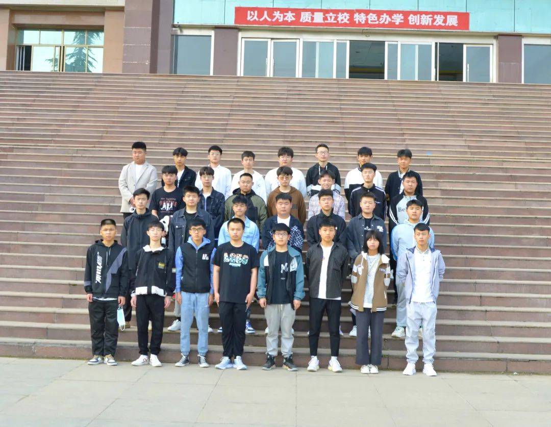山东蓝翔技师学院烹饪专业28名学生赴北京礼信年年就业