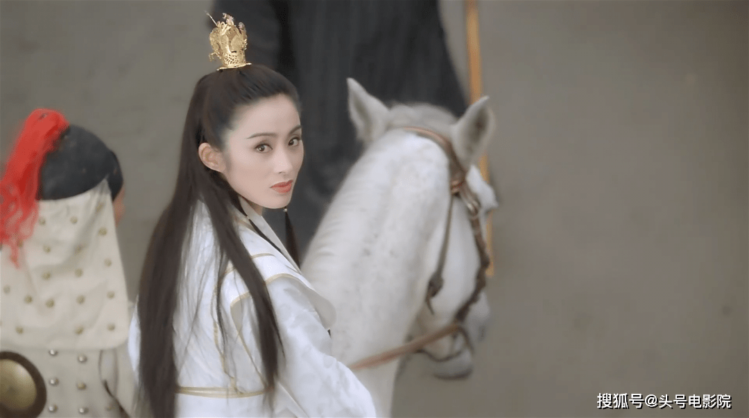 "张敏回头"的经典镜头,与"青霞喝酒,祖贤穿衣,朱茵眨眼"一起,被影迷誉