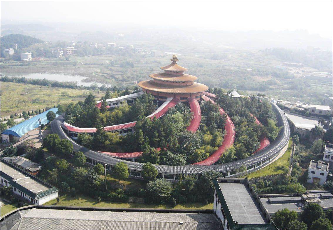 董永公园,始建于1984年,位于湖北省孝感市孝南区槐荫大道,是一个以"孝