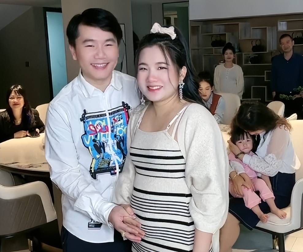 陈三废姐姐官宣怀2胎,查出怀孕第2天就流血,保胎一个半月才脱险_妻子