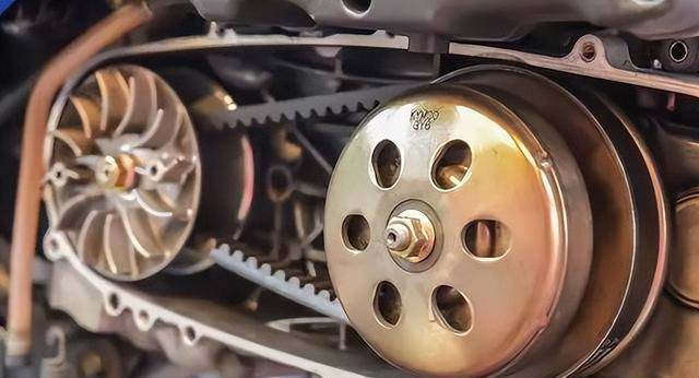 汽车用cvt省油,摩托车用cvt费油,原因是皮带和钢带的差异吗?