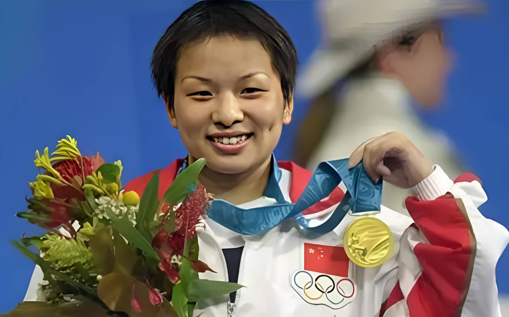 杨霞:举重奥运会冠军,决赛前被台老乡要求作弊,26岁选择退役_训练