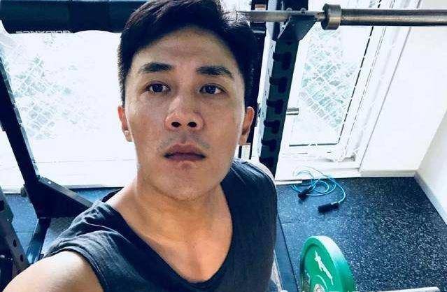 杜淳炫耀他的八块腹肌,从文艺小生到帅气的"硬汉",简直一言难尽_身材