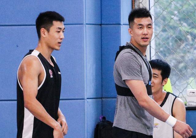 高诗岩赚大了,在辽篮啥都捞不着,跟巩晓彬干1年,有望揽获2大奖_山东