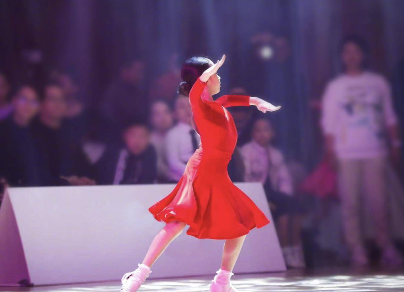 40岁孙俪大提琴考级,获赞明星学习委员,嬛嬛有多少惊喜朕不知道_邓超