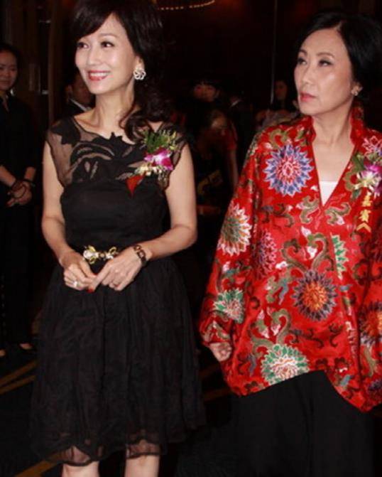 75岁汪明荃和70岁赵雅芝同框,仅差5岁却是女神和奶奶的既视感_造型